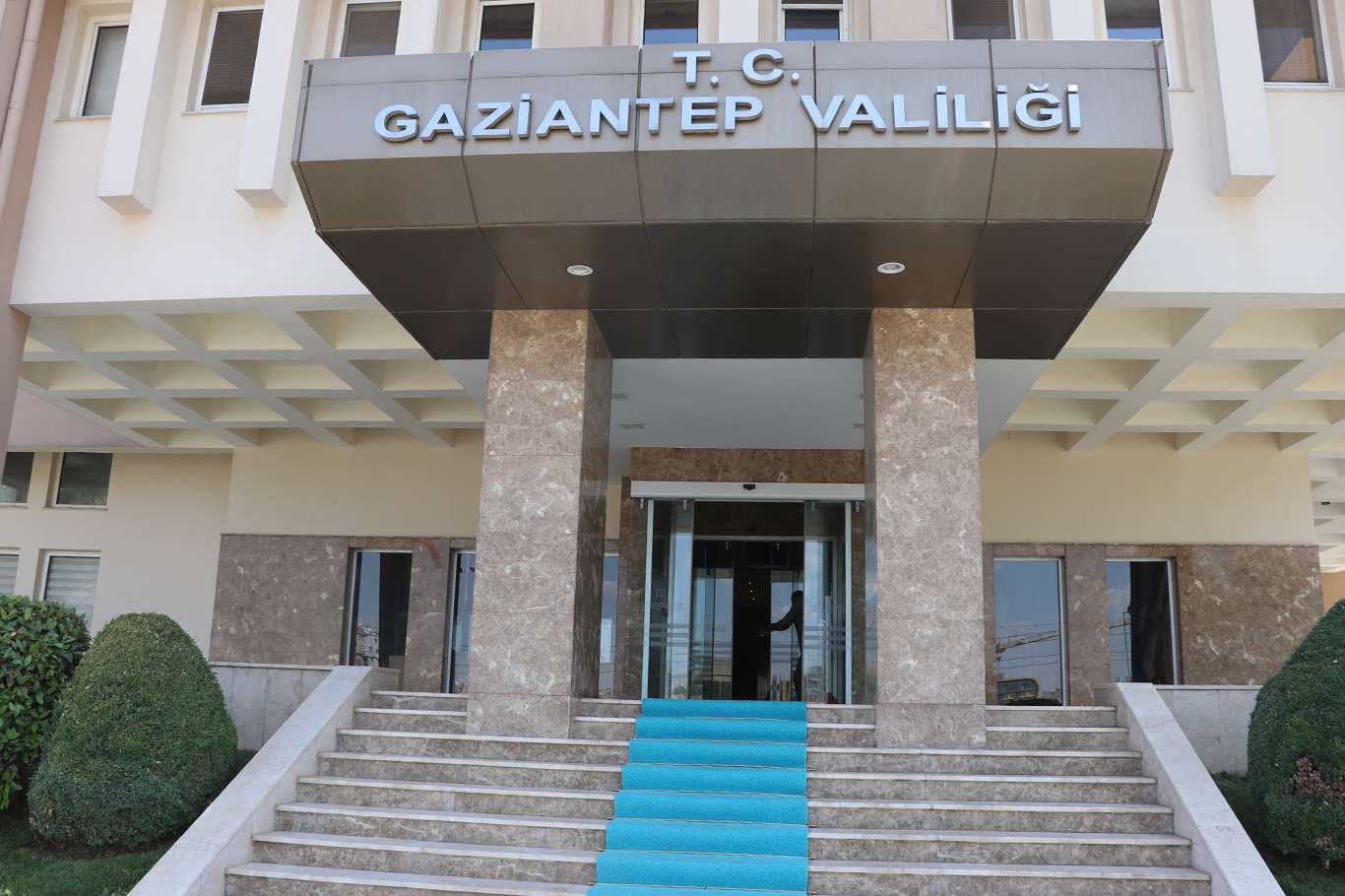 Gaziantep'te öğrencileri “izinsiz” geziye götüren öğretmen ve 2 idareci açığa alındı Gaziantep'te öğrencileri “izinsiz” geziye götüren öğretmen ve 2 idareci açığa alındı